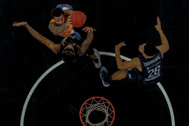 虽然他们并 虽然他们并