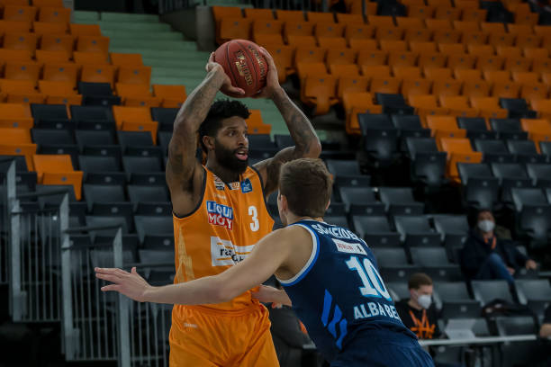 须承担起更 须承担起更