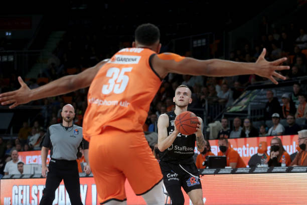 伤病困扰 伤病困扰